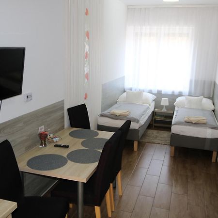 Hortobagyi Kemences Vendeghaz Appartement Buitenkant foto