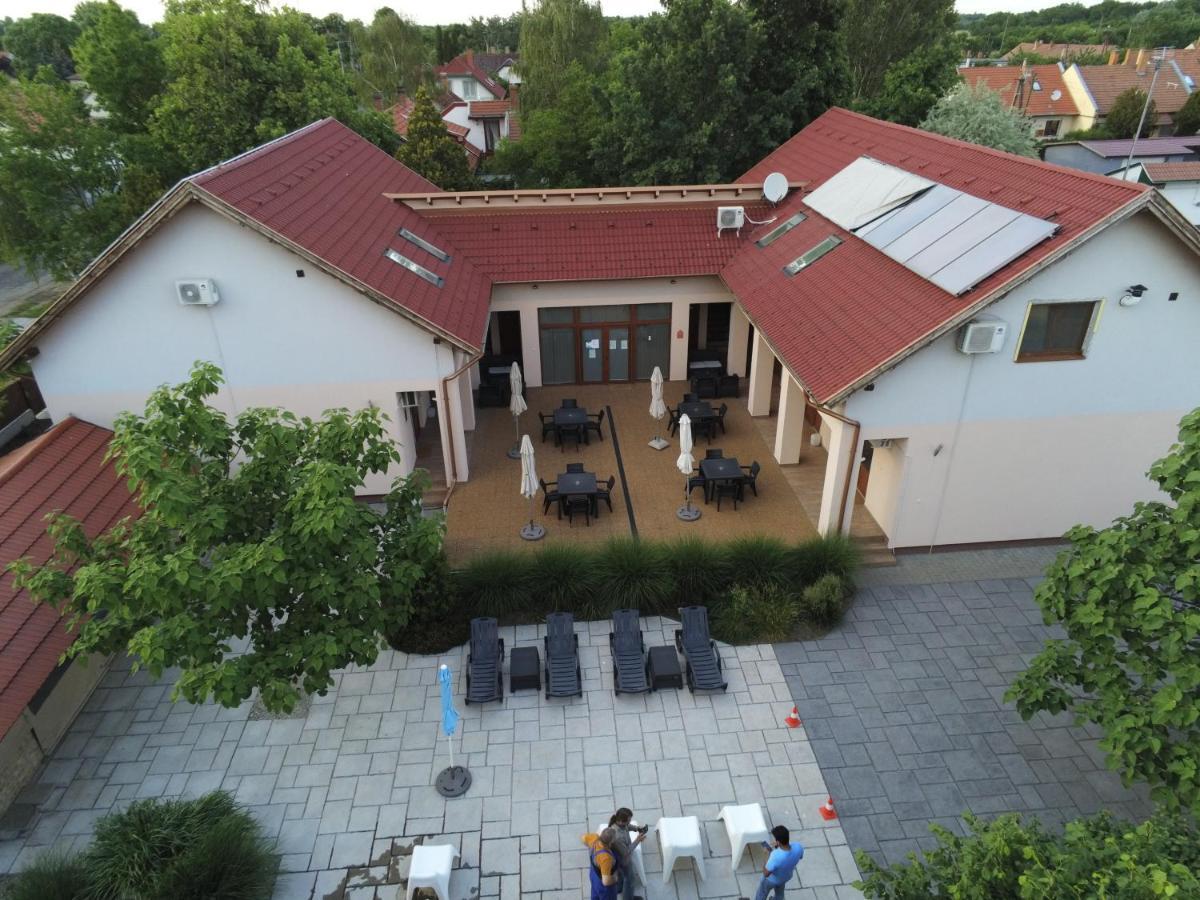 Hortobagyi Kemences Vendeghaz Appartement Buitenkant foto