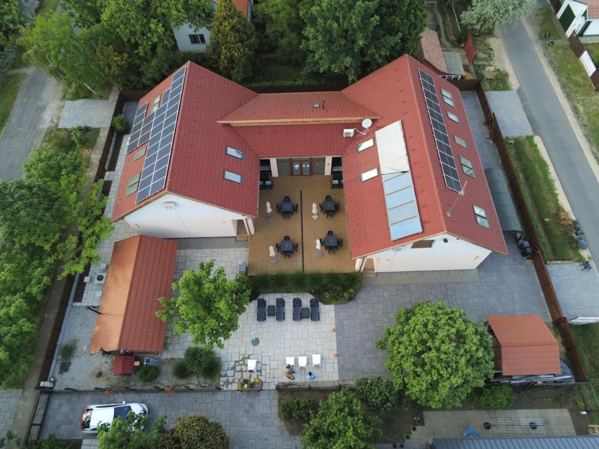 Hortobagyi Kemences Vendeghaz Appartement Buitenkant foto