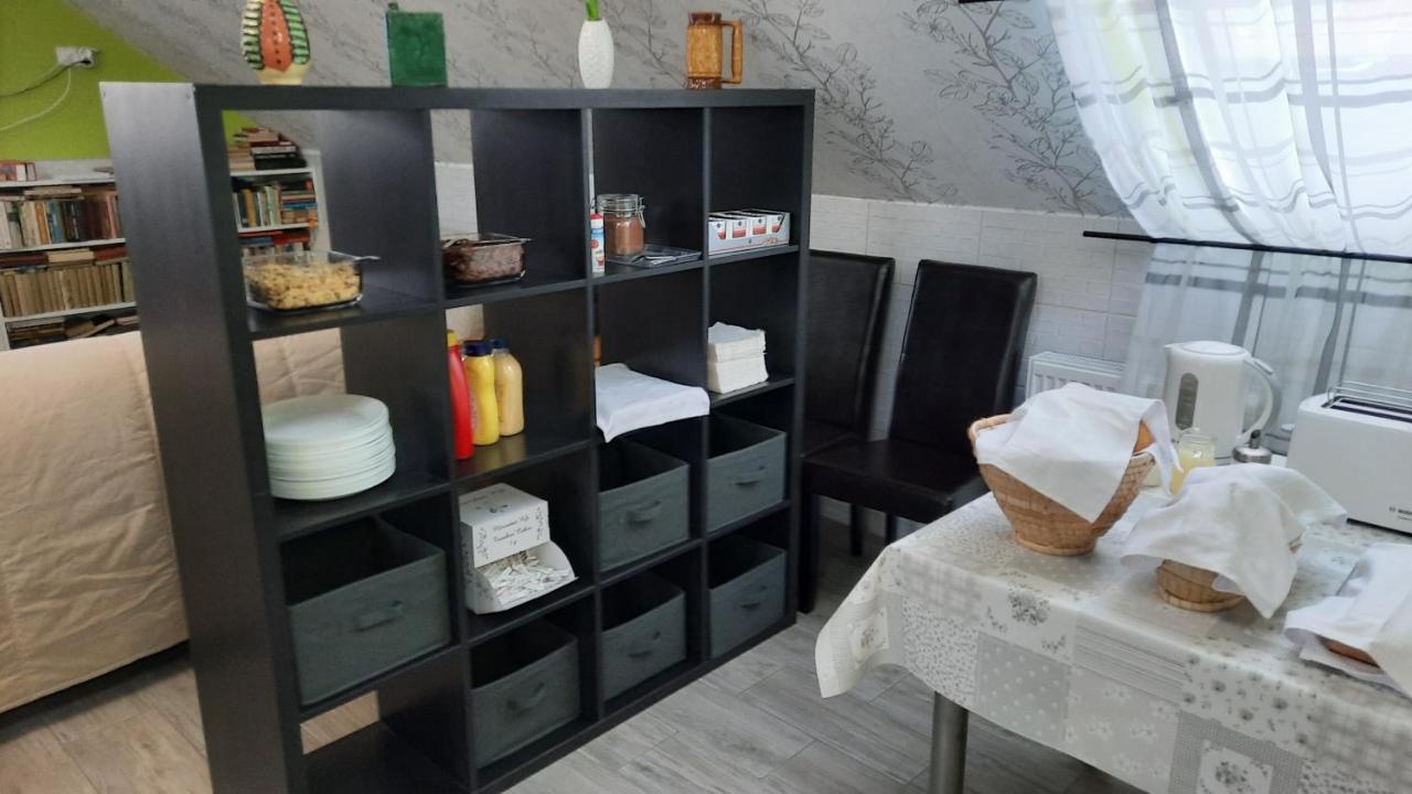 Hortobagyi Kemences Vendeghaz Appartement Buitenkant foto