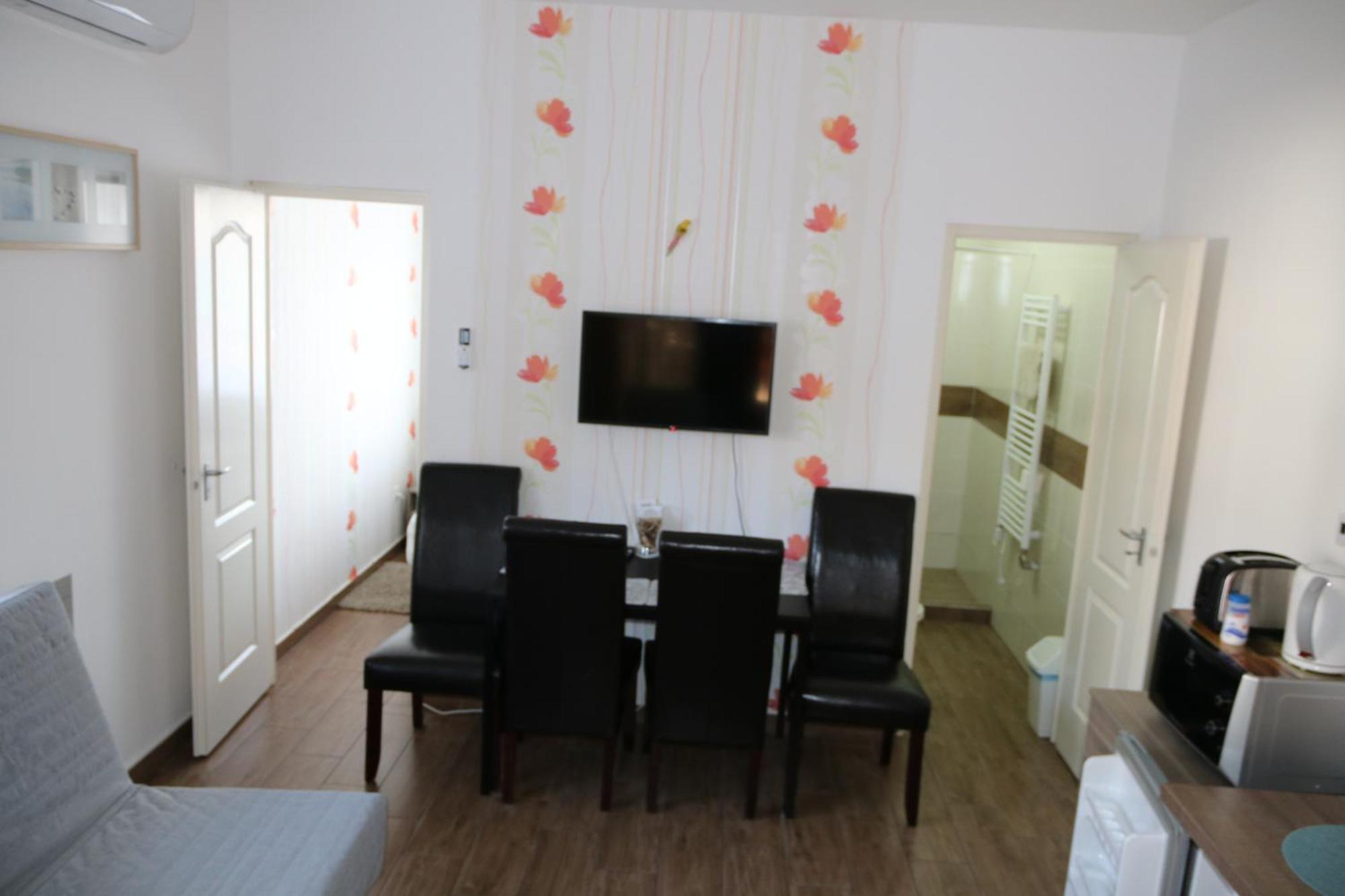 Hortobagyi Kemences Vendeghaz Appartement Buitenkant foto