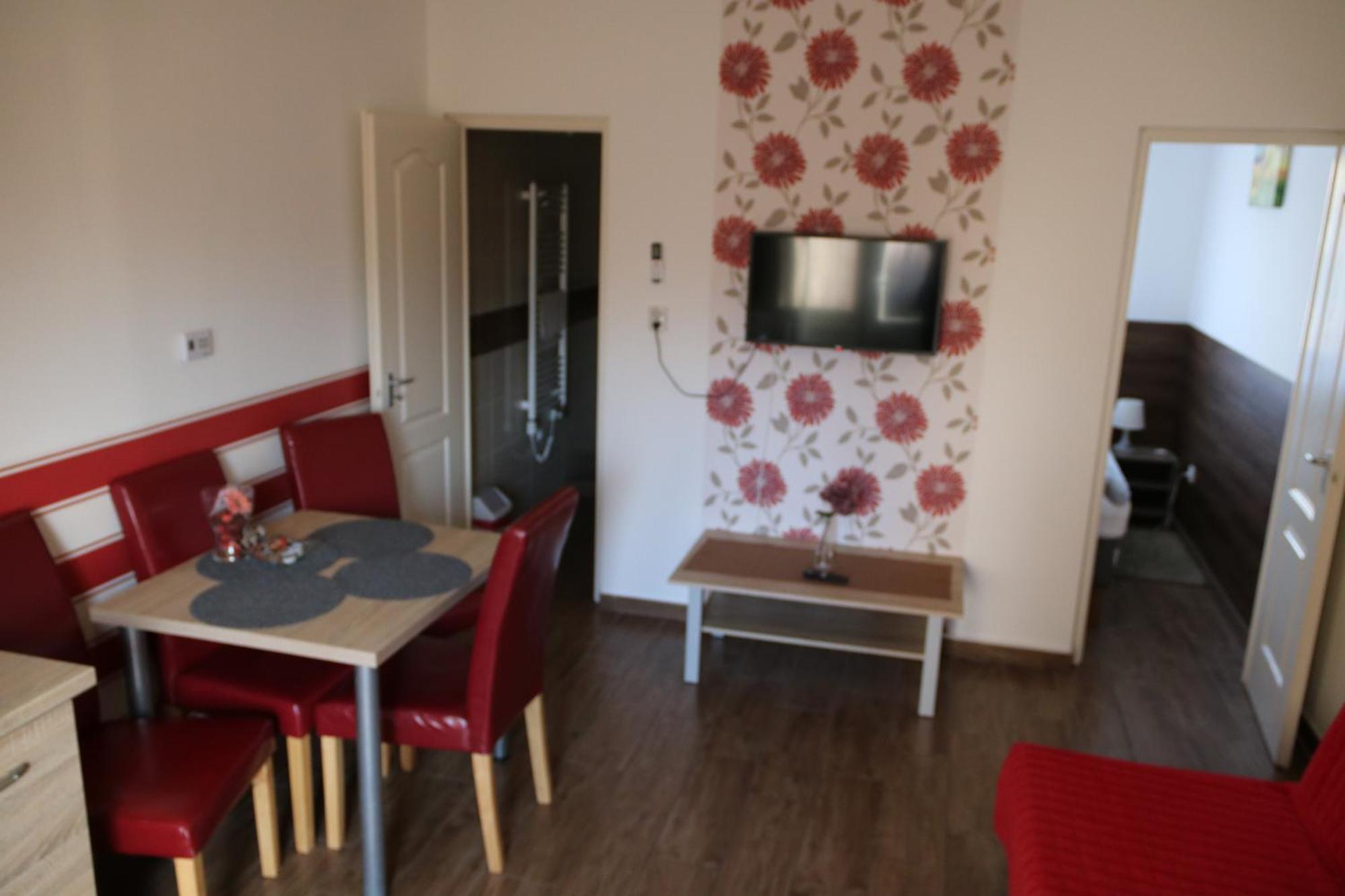 Hortobagyi Kemences Vendeghaz Appartement Buitenkant foto