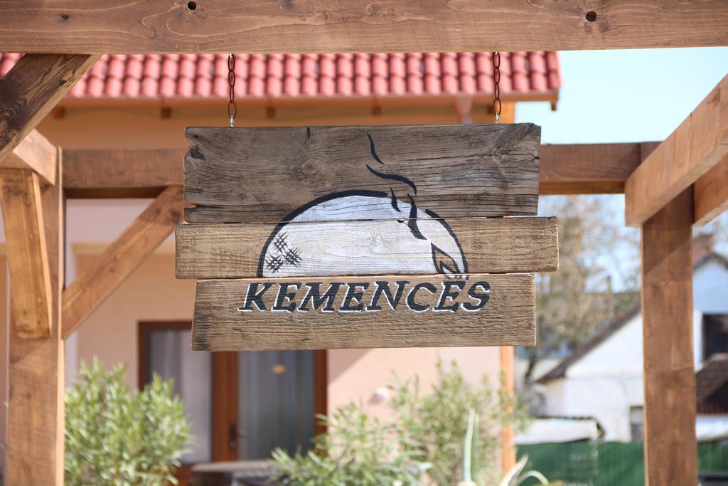 Hortobagyi Kemences Vendeghaz Appartement Buitenkant foto