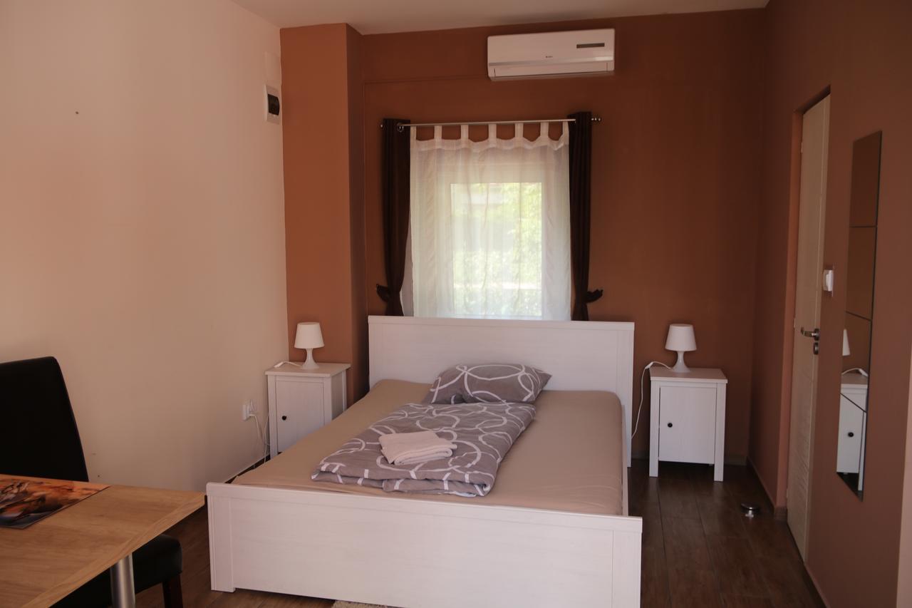 Hortobagyi Kemences Vendeghaz Appartement Buitenkant foto