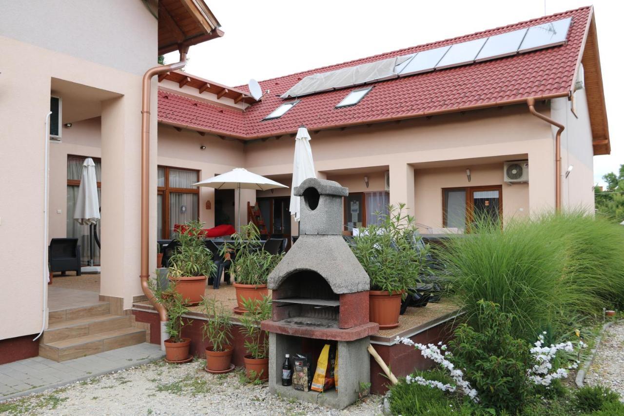 Hortobagyi Kemences Vendeghaz Appartement Buitenkant foto